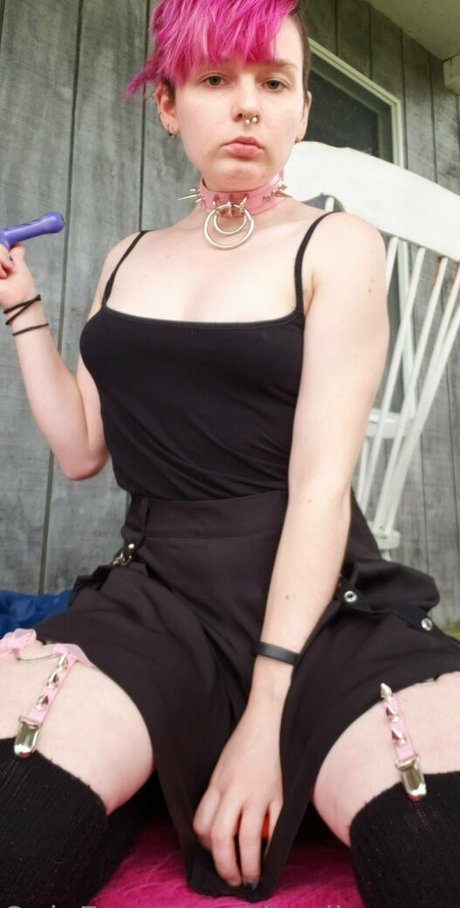 Nacktes geleaktes OnlyFans-Foto von Deadbunnyx