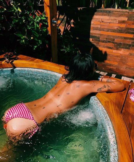 Naakte gelekte OnlyFans-foto van Peggy Gou