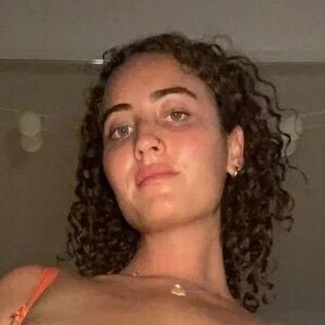 Alaston vuotanut OnlyFans-kuva Ondine Mirosch