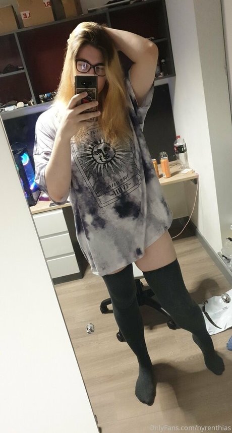 Обнаженная фотография утечки OnlyFans от Nyrenthias