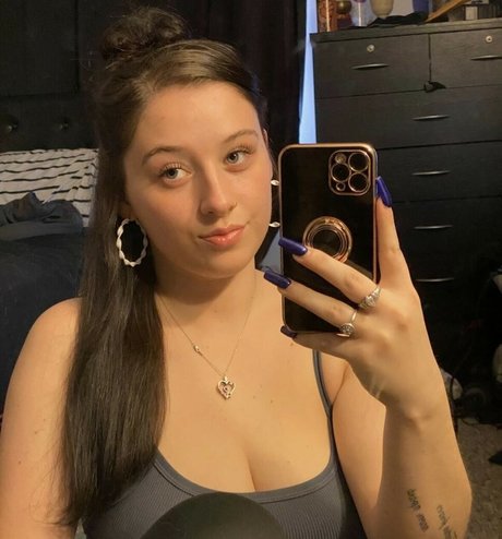 Alaston vuotanut OnlyFans-kuva Victoriapetersen30
