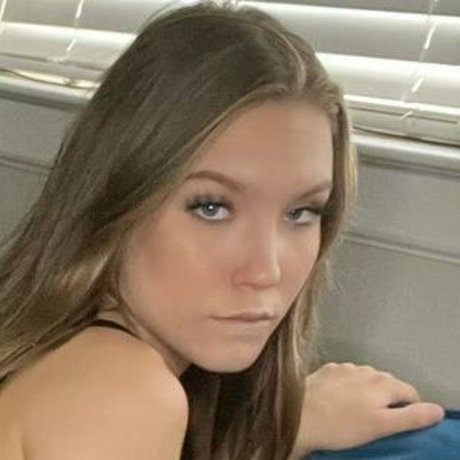 Naakte gelekte OnlyFans-foto van Snowmarie69