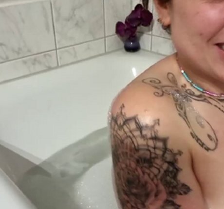 Naakte gelekte OnlyFans-foto van Lunaticminx