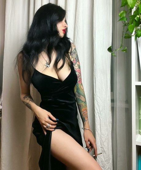 Inkedsmokinggirl