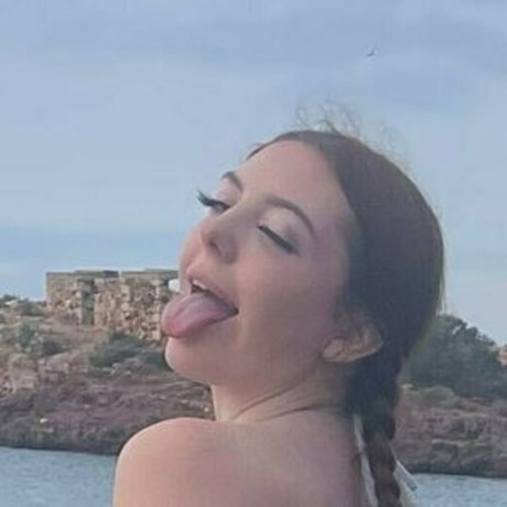 Naakte gelekte OnlyFans-foto van Gingerfreckles