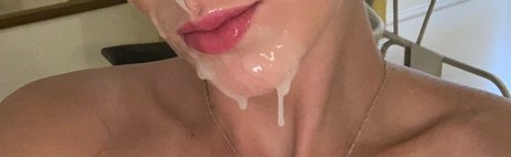 Naken lekkede OnlyFans-bilde av Leise Bach