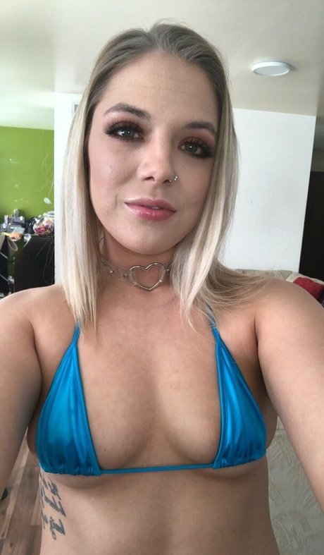 Nahá fotka uniklých OnlyFans od Peachylanaxo