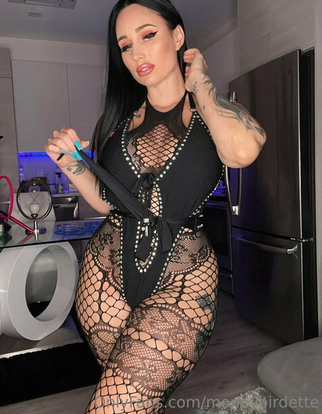 Nahá fotka uniklých OnlyFans od Moneybirdette