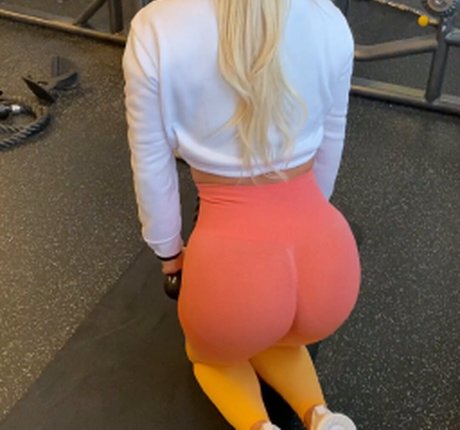 Cuurvybabe