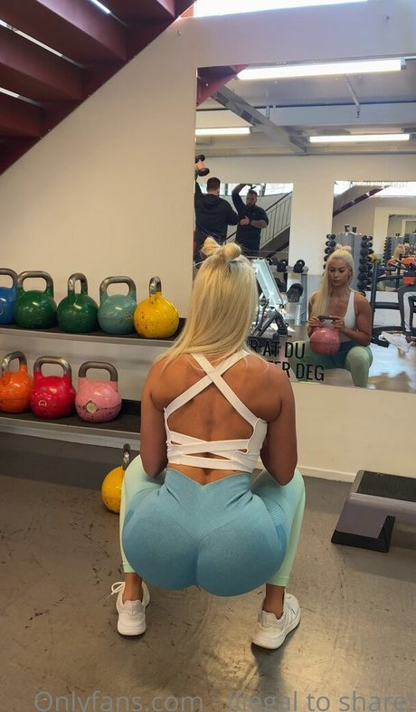 Cuurvybabe