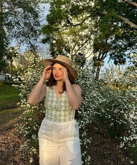 Naken läckt OnlyFans-bild av Alondra Larson