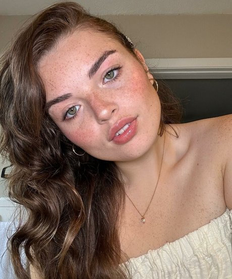 Foto desnuda filtrada de OnlyFans de Alondra Larson