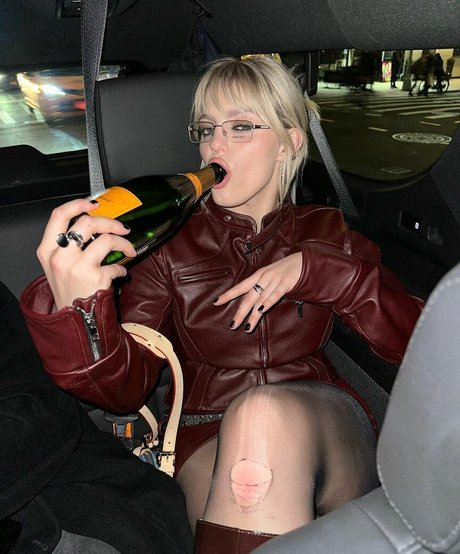 Naken läckt OnlyFans-bild av Renee Rapp