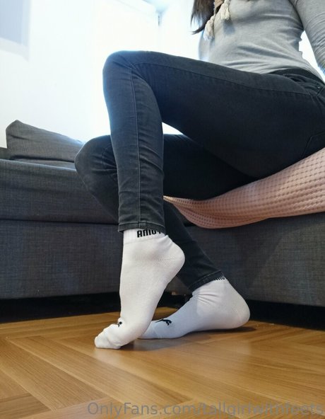 Tallgirlwithfeets