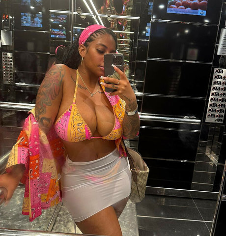 Naken läckt OnlyFans-bild av Therealangelic