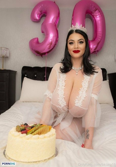 Photo nue de fuite OnlyFans de Busty Klara