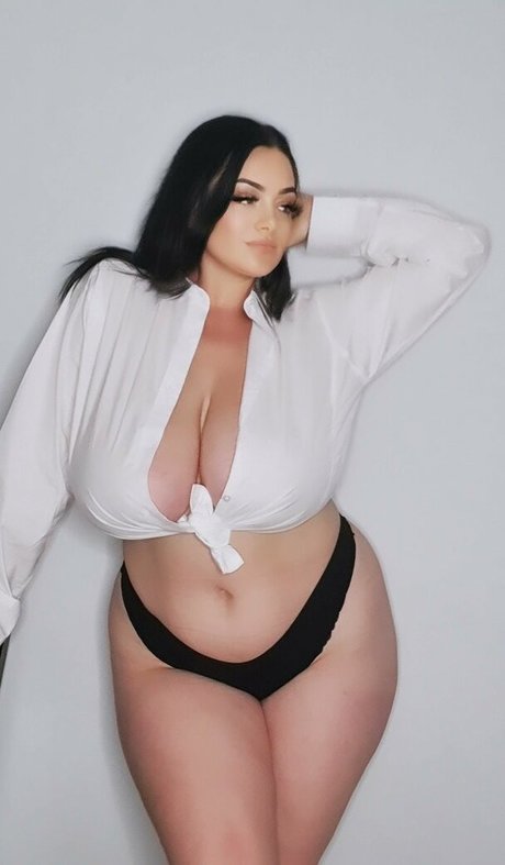 Busty Klara
