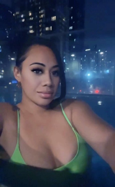 Naakte gelekte OnlyFans-foto van Tonganbeauty
