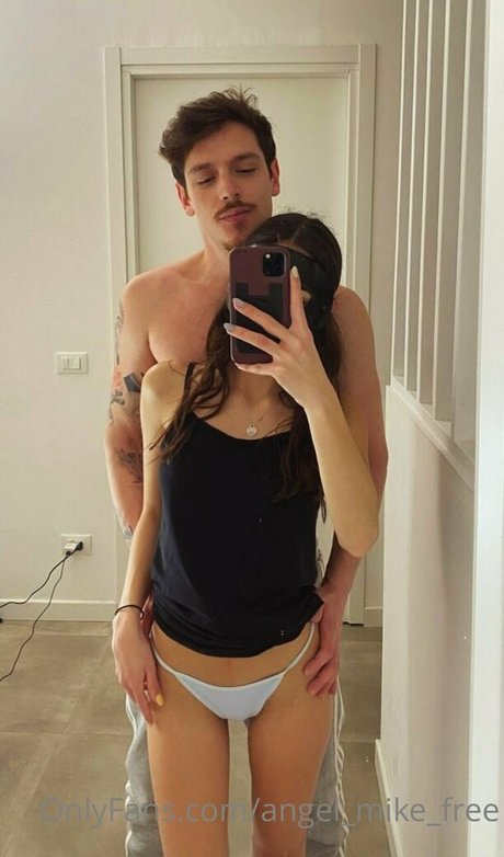 Обнаженная фотография утечки OnlyFans от Angelmikefree