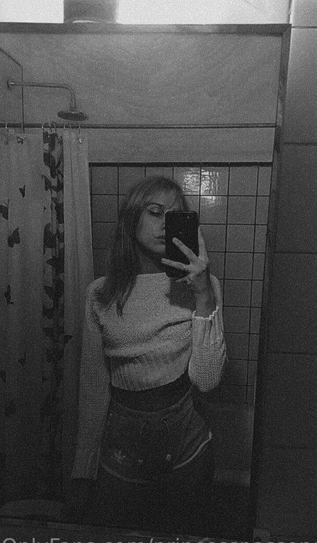 Обнаженная фотография утечки OnlyFans от Princesspassengerr