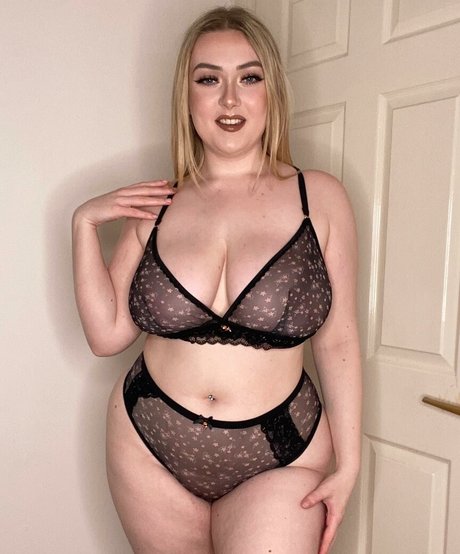Photo nue de fuite OnlyFans de Kirsten Minnerylaing