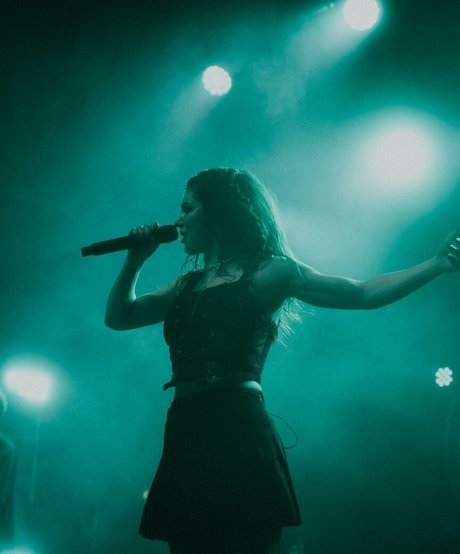 Chrissy Costanza