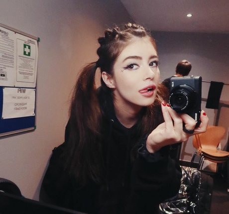 Chrissy Costanza