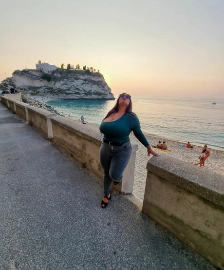 Naken läckt OnlyFans-bild av Naty Mari