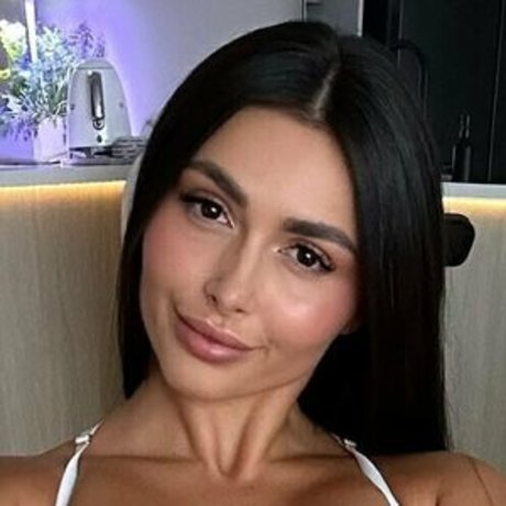 Обнаженная фотография утечки OnlyFans от Caryn Beaumont