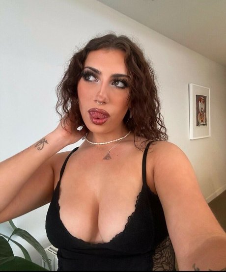 Viennaveraa  nude leaked OnlyFans photo