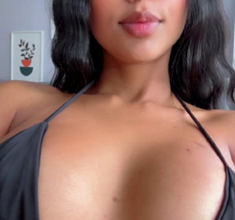 Alaston vuotanut OnlyFans-kuva Camila Gomez