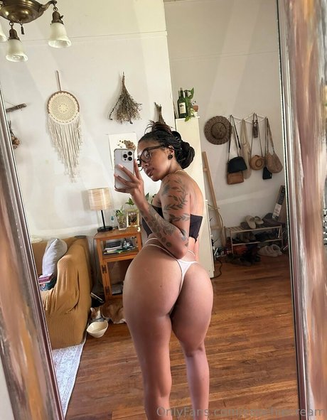 Nahá fotka uniklých OnlyFans od Juice Box Bri