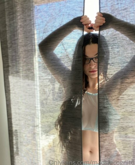 Naken lekkede OnlyFans-bilde av Madsincognito