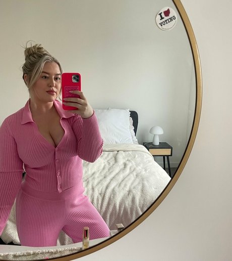 Naakte gelekte OnlyFans-foto van Gabb Goudy