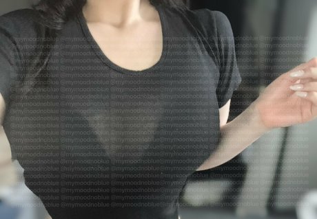 Naken lekkede OnlyFans-bilde av Mymoodnoblue