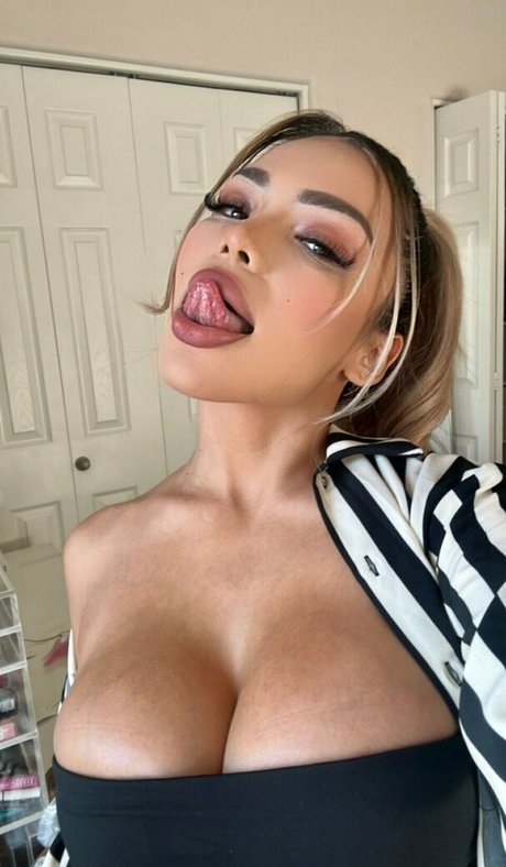 Обнаженная фотография утечки OnlyFans от Emmeline Chavez