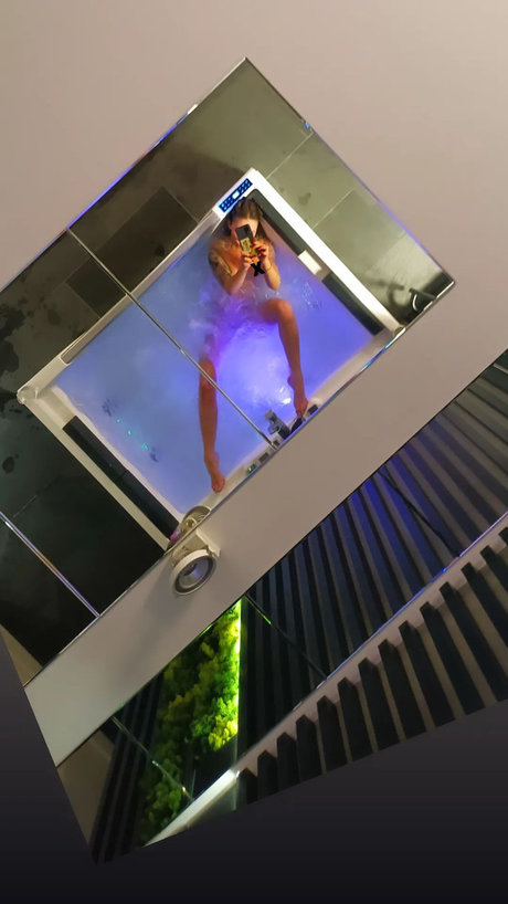 Foto di nudo di fuga di OnlyFans di Sweeeti Carolovcutie