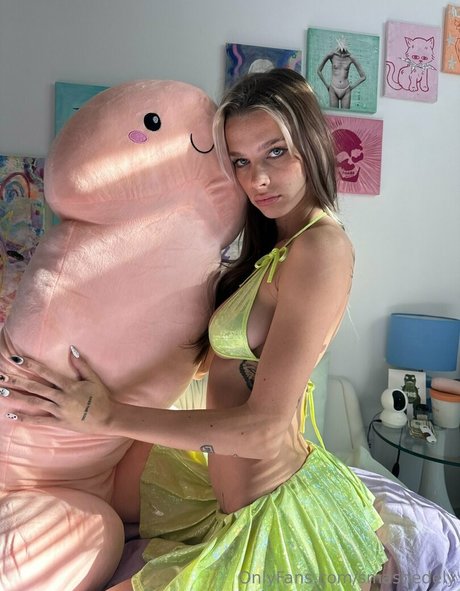 Alaston vuotanut OnlyFans-kuva Smashedely