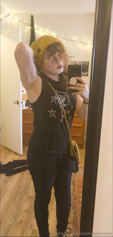 Naken läckt OnlyFans-bild av Leadhead