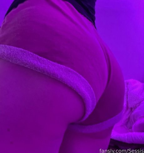 Nøgent lækket OnlyFans-billede af Sessis