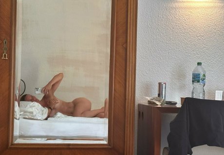 Naken läckt OnlyFans-bild av Alysha Newman
