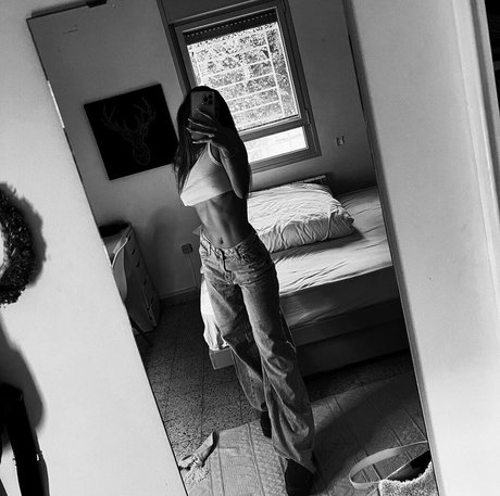 Nahá fotka uniklých OnlyFans od Aluma Dahuki