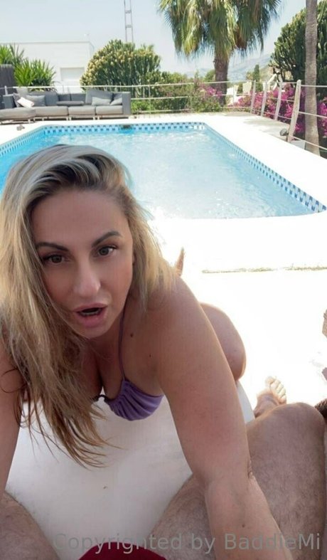 Naken läckt OnlyFans-bild av Baddiemi