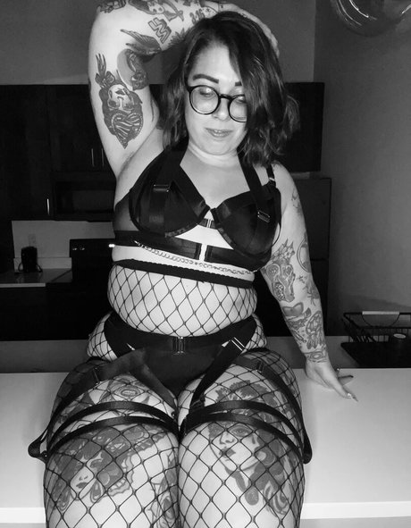 Alasti lekkinud OnlyFans-i pilt Stepstool Sarah