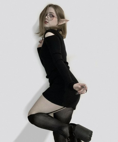 Naakte gelekte OnlyFans-foto van Vwemor