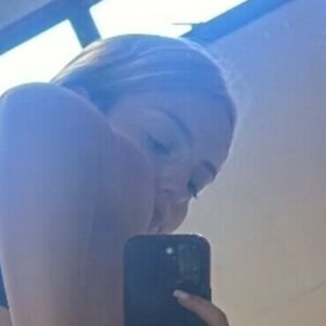 Naken läckt OnlyFans-bild av Sarah Estanislau