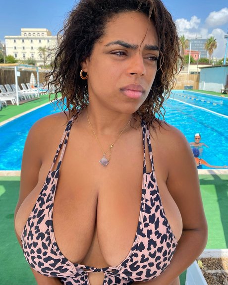 Alaston vuotanut OnlyFans-kuva Divanice