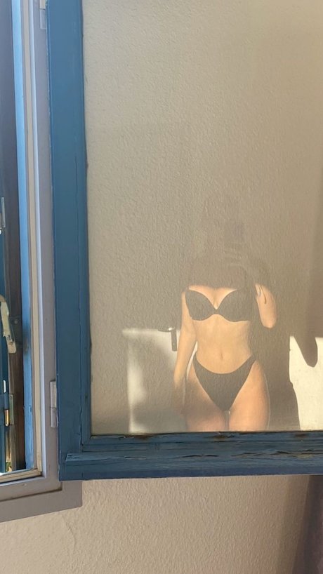 Nahá fotka uniklých OnlyFans od Indy Mende