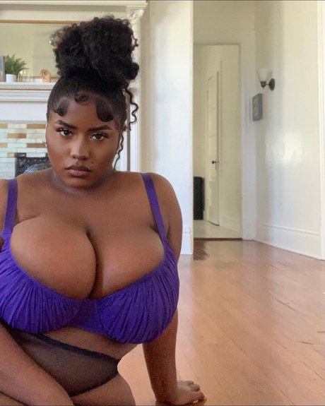 Nahá fotka uniklých OnlyFans od Jenelle Tucker