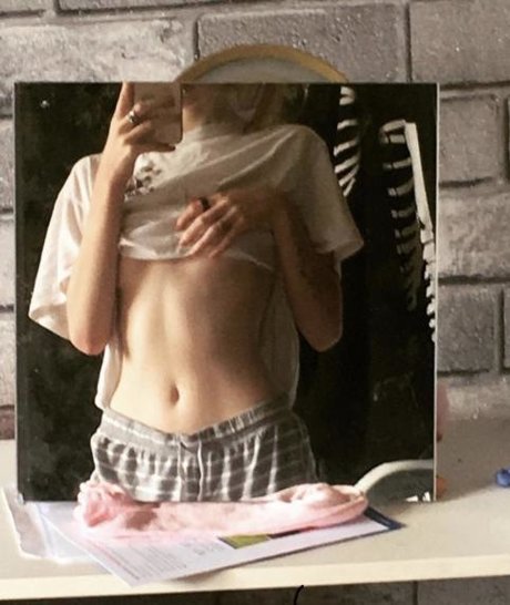 Alasti lekkinud OnlyFans-i pilt Bat Brookes
